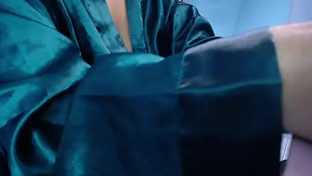 victoria hernandez t  online show from 17, 11, 2025