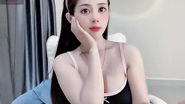 Snapshot of Aline_690 chatting on 1, 4, 2026 Aline 690 online show from 1, 4, 2026