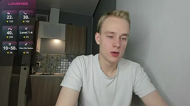 Snapshot of Kevin_Young_Cat chatting on 28, 10, 2025 Kevin Young Cat online show from 28, 10, 2025