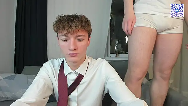 Snapshot of Kevin_Young_Cat chatting on 15, 12, 2025 Kevin Young Cat online show from 15, 12, 2025