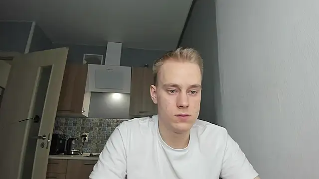 Snapshot of Kevin_Young_Cat chatting on 17, 12, 2025 Kevin Young Cat online show from 17, 12, 2025