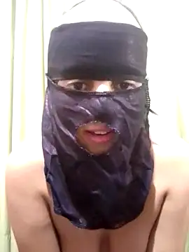 Snapshot of yaSsmin_boobs chatting on 5, 11, 2025 yaSsmin boobs online show from 5, 11, 2025