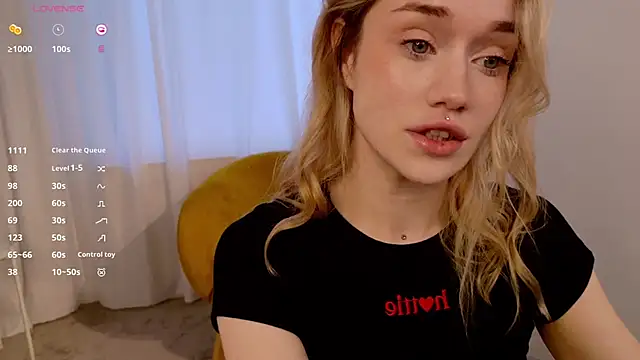 Snapshot of DiscoPotato chatting on 9, 9, 2025 DiscoPotato online show from 9, 9, 2025