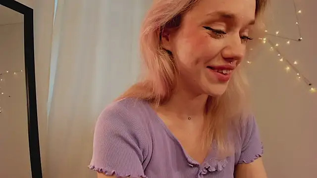 Snapshot of DiscoPotato chatting on 19, 9, 2025 DiscoPotato online show from 19, 9, 2025