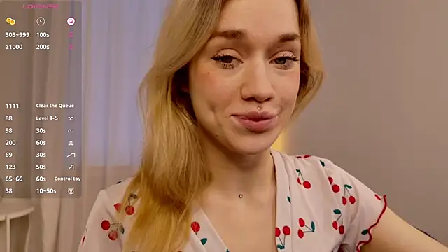 Snapshot of DiscoPotato chatting on 6, 10, 2025 DiscoPotato online show from 6, 10, 2025