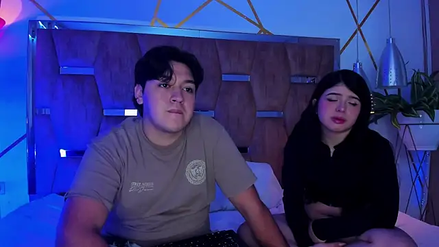 Snapshot of EmilyANDrew_ chatting on 13, 11, 2025 EmilyANDrew online show from 13, 11, 2025