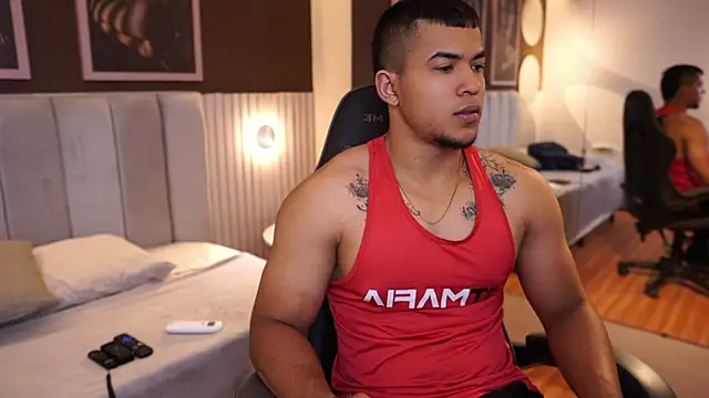 Thiago Valente online show from 4, 10, 2025