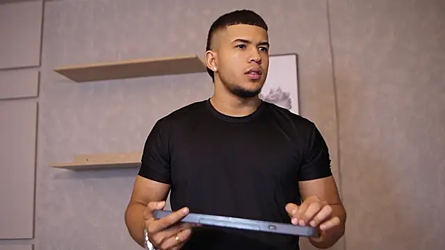 Snapshot of Thiago_Valente chatting on 4, 5, 2026 Thiago Valente online show from 4, 5, 2026
