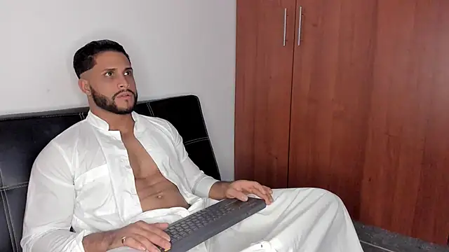 Pier Simons online show from 2, 11, 2025