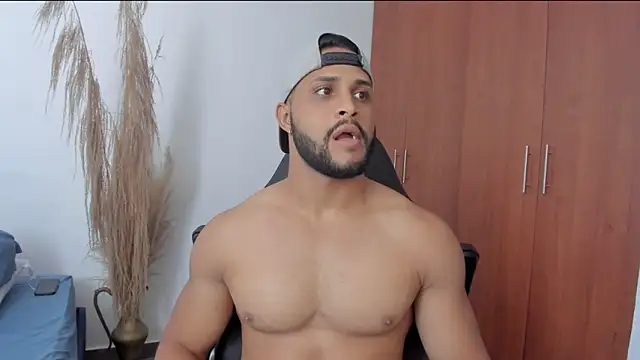 Snapshot of Pier_Simons chatting on 4, 4, 2026 Pier Simons online show from 4, 4, 2026