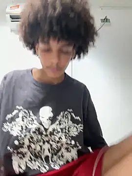 Snapshot of Max_Rain chatting on 24, 10, 2025 Max Rain online show from 24, 10, 2025