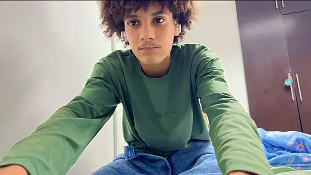 Snapshot of Max_Rain chatting on 23, 11, 2025 Max Rain online show from 23, 11, 2025