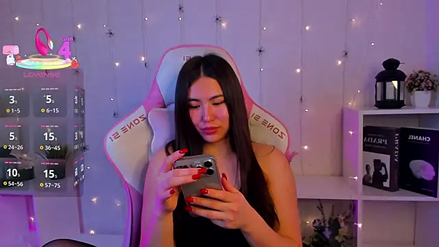 Megan Williamms online show from 4, 11, 2025