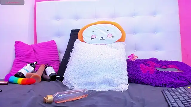 Snapshot of Willow_Wright chatting on 28, 10, 2025 Willow Wright online show from 28, 10, 2025