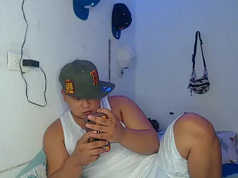 Snapshot of New_Guys chatting on 18, 10, 2025 New Guys online show from 18, 10, 2025