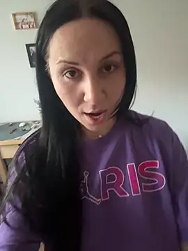 Snapshot of LauLaveau chatting on 22, 11, 2025 LauLaveau online show from 22, 11, 2025