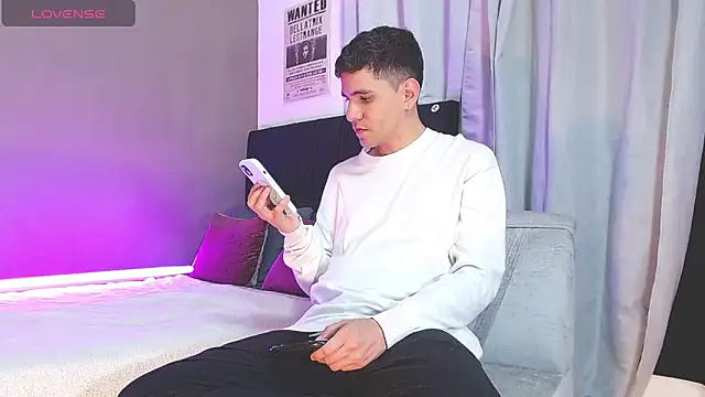 Matteo12  online show from 11, 11, 2025