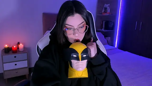 OphelianaRose33 online show from 28, 11, 2025