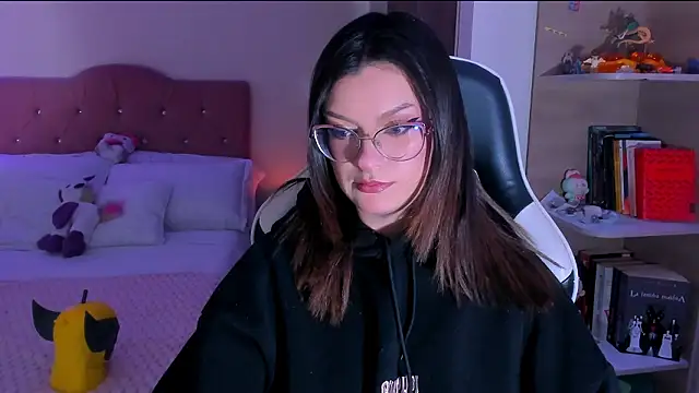 Snapshot of OphelianaRose33 chatting on 16, 2, 2026 OphelianaRose33 online show from 16, 2, 2026