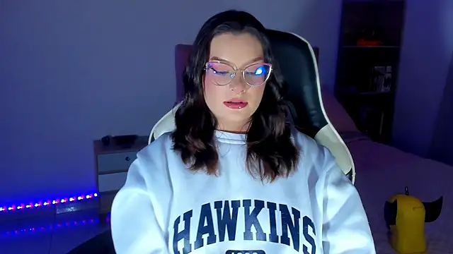 OphelianaRose33 online show from 28, 4, 2026