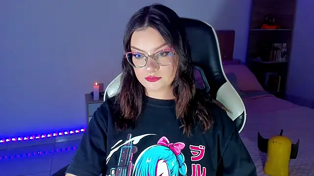 OphelianaRose33 online show from 28, 4, 2026