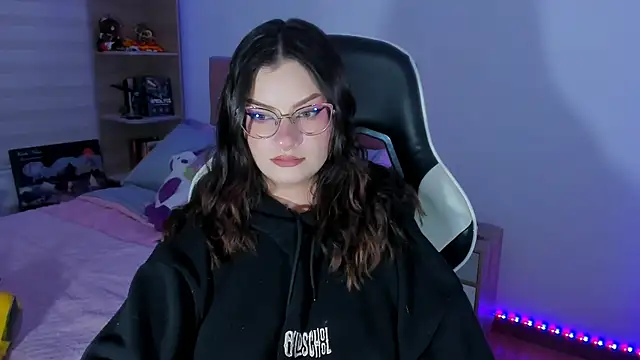 OphelianaRose33 online show from 11, 6, 2026