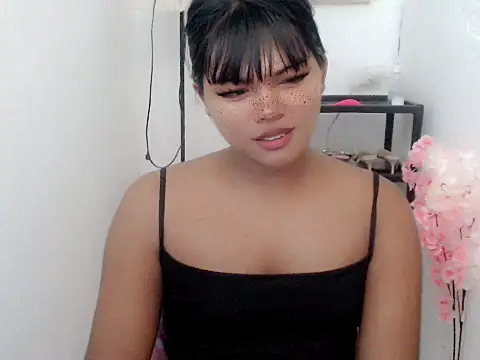 Snapshot of FROXXX21 chatting on 5, 7, 2026 FROXXX21 online show from 5, 7, 2026