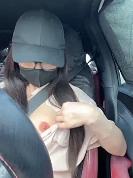 Linh 2004 online show from 18, 9, 2025