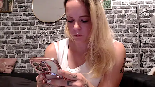 Snapshot of SexyMilf_37 chatting on 9, 6, 2026 SexyMilf 37 online show from 9, 6, 2026