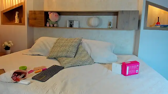 Snapshot of Emilly_Beaumont chatting on 22, 2, 2026 Emilly Beaumont online show from 22, 2, 2026