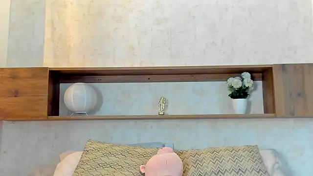Snapshot of Emilly_Beaumont chatting on 25, 5, 2026 Emilly Beaumont online show from 25, 5, 2026