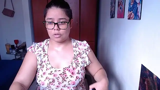 Snapshot of saenz_eymi chatting on 2, 11, 2025 saenz eymi online show from 2, 11, 2025