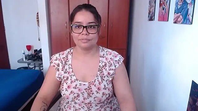 Snapshot of saenz_eymi chatting on 30, 11, 2025 saenz eymi online show from 30, 11, 2025