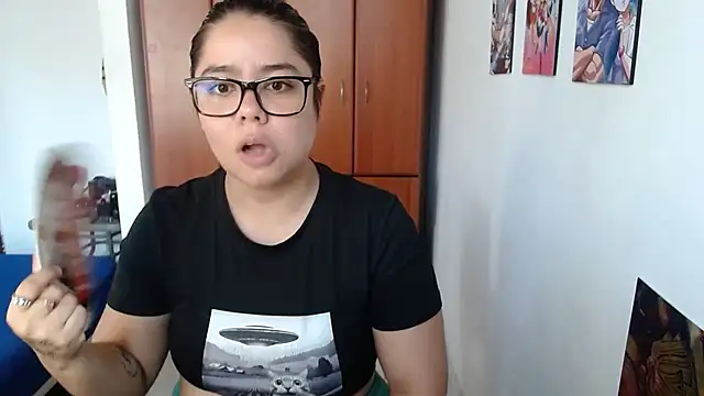 Snapshot of saenz_eymi chatting on 1, 12, 2025 saenz eymi online show from 1, 12, 2025