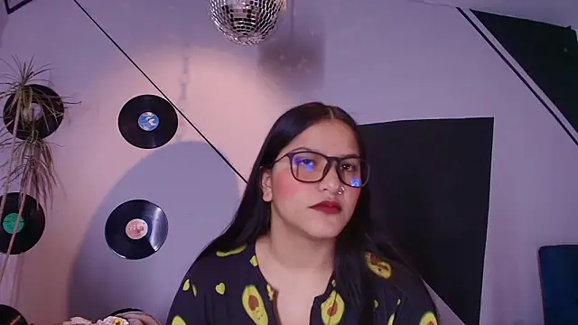 Lilith and Khloe online show from 3, 3, 2026