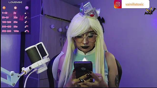 Snapshot of vainilla_doll chatting on 3, 10, 2025 vainilla doll online show from 3, 10, 2025