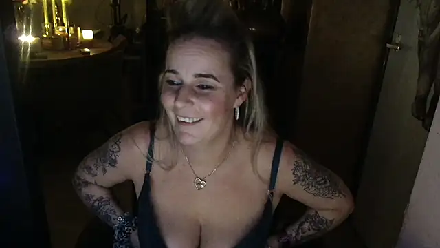 Mrs-Aurora online show from 6, 2, 2026