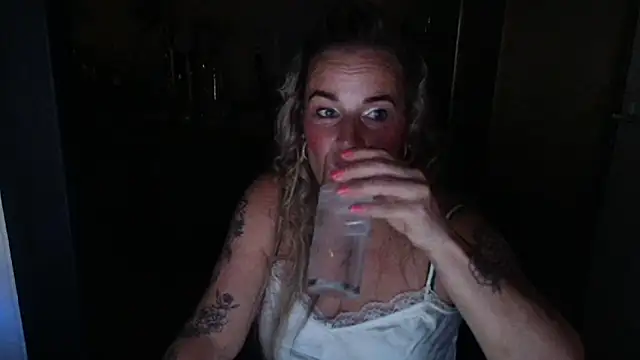 Snapshot of Mrs-Aurora chatting on 9, 5, 2026 Mrs-Aurora online show from 9, 5, 2026