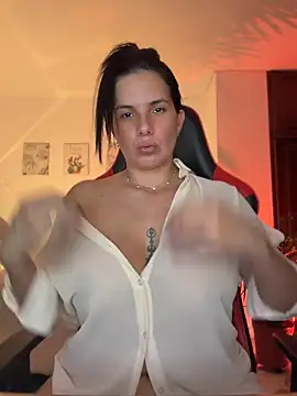 Snapshot of carol_cruz133 chatting on 27, 5, 2026 carol cruz133 online show from 27, 5, 2026