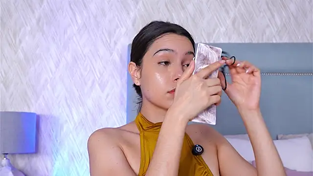 Snapshot of Sofy_Bradd chatting on 8, 10, 2025 Sofy Bradd online show from 8, 10, 2025