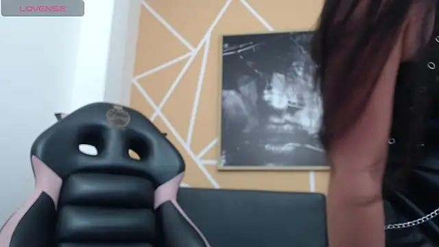 Snapshot of olivia_russo_ chatting on 19, 10, 2025 olivia russo online show from 19, 10, 2025