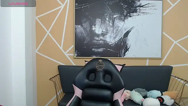 Snapshot of olivia_russo_ chatting on 24, 10, 2025 olivia russo online show from 24, 10, 2025