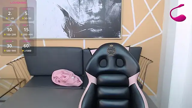 Snapshot of olivia_russo_ chatting on 13, 11, 2025 olivia russo online show from 13, 11, 2025