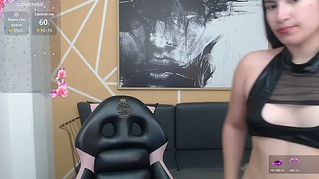 Snapshot of olivia_russo_ chatting on 22, 11, 2025 olivia russo online show from 22, 11, 2025