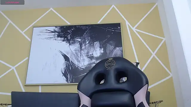 Snapshot of olivia_russo_ chatting on 16, 12, 2025 olivia russo online show from 16, 12, 2025