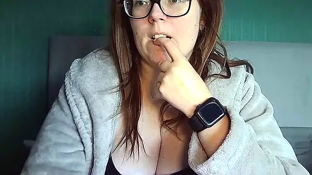 Snapshot of Curvy-BellaX chatting on 16, 9, 2025 Curvy-BellaX online show from 16, 9, 2025