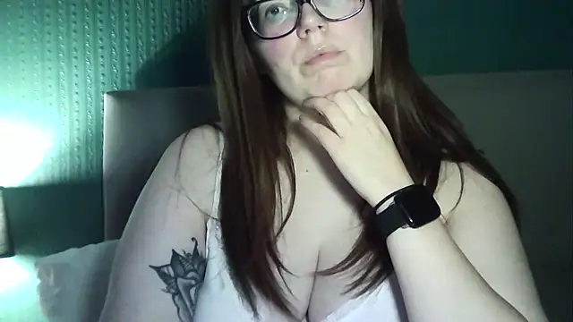 Snapshot of Curvy-BellaX chatting on 5, 10, 2025 Curvy-BellaX online show from 5, 10, 2025