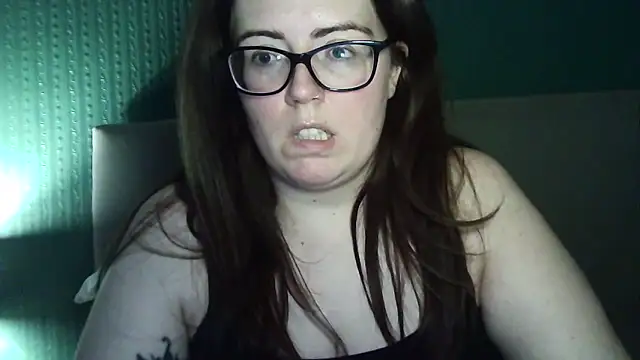 Snapshot of Curvy-BellaX chatting on 6, 10, 2025 Curvy-BellaX online show from 6, 10, 2025