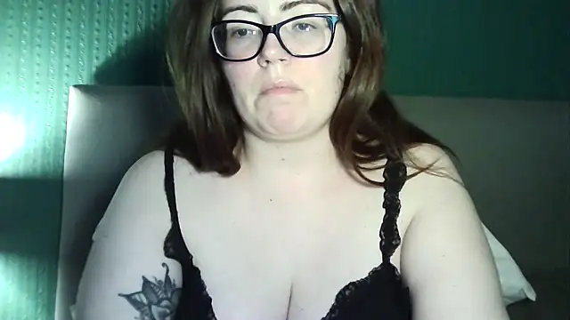 Snapshot of Curvy-BellaX chatting on 10, 10, 2025 Curvy-BellaX online show from 10, 10, 2025