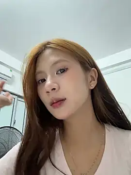 Snapshot of Lil-Gi chatting on 12, 5, 2026 Lil-Gi online show from 12, 5, 2026